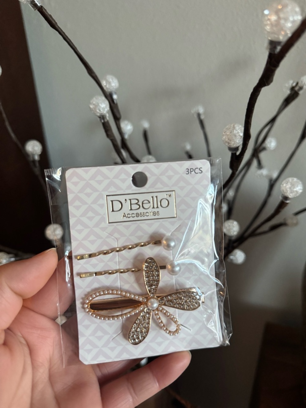 $10 for 2 sets D'Bello Gold Floral Pearl Hair Clip Set